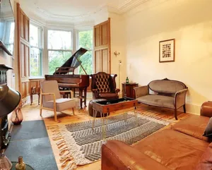 Image of Oakshaw Apartment