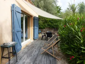Image of Bandol studio in villa with swimming pool