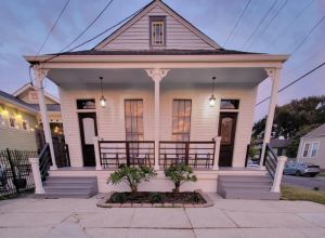 Image of Valence Street Chic BNB, Walk to Mardi Gras parades,10 min drive to Bourbon St.