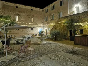 Image of Large estate for 35 people