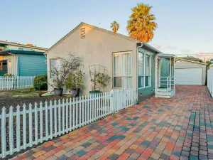Image of Wow location, near beaches\/Harbor, shopping, restaurants, close to Ohana grounds