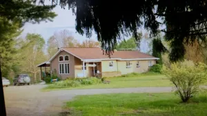 Image of 1 bedroom apt nestled in 40 acres of nature. 5 star air bnb rating!
