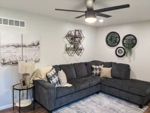 Image of Family Friendly & Cheerful Blue Jay Ranch House close to KSU stadium