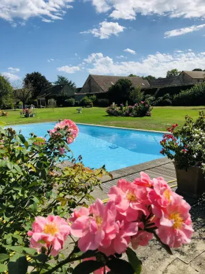 Image of Le gîte de la Bergère, a welcoming, cozy gîte facing the pool.