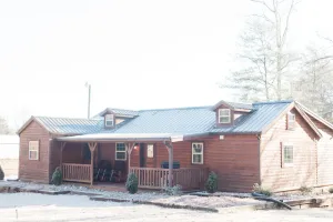Image of Kentucky Hollow-Mammoth Cave Cabin and Horse Barn