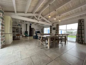 Image of Villa spacieuse avec piscine privée, WiFi gratuit et jardin clos, à proximité de la mer et du centre-ville - FR-1-246A-279