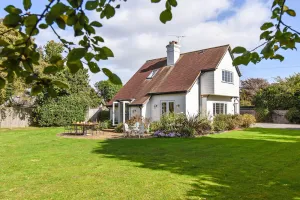 Image of Sea Way by inspirestays.com - a cottage that sleeps 8 guests in 4 bedrooms