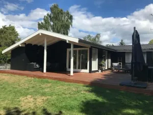 Image of A pearl of a summer house close to both beach and city