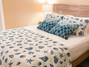 Image of Beach gem! Hot Tub/EV/2bd/3.7mi beach/.5mi outlets
