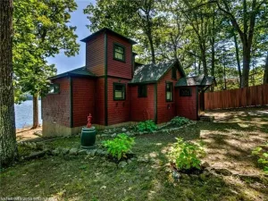 Image of Beautifully renovated cottage on quiet lake