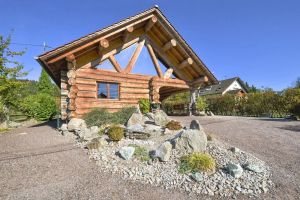 Image of 5-star log cabin with SPA