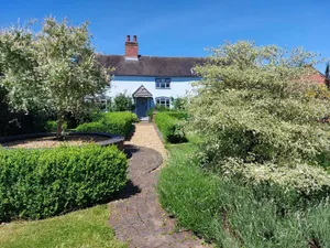 Image of Beautiful 3 Bedroom Cottage - Picturesque Retreat
