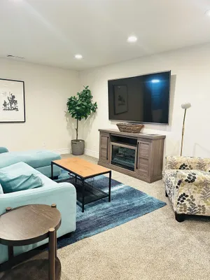 Image of Spacious 2 Bed\/1 Bath Basement Getaway - Sleeps 6
