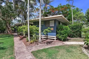 Image of Lake View Villa - 1 Bedroom self-sufficient Villa is situated 300m from Shelly Beach in Urangan
