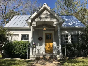 Image of Newly Renovated Craftsmen Cottage minutes to Texas A&M