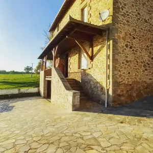 Image of Lamalpapoche gîte in the heart of an old-fashioned farm with unusual animals.