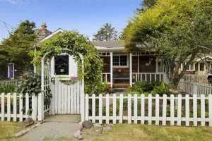 Image of Lil Bird Cottage - Beachcomber Vacation Homes