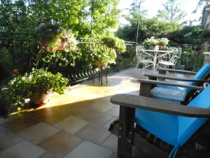 Image of Monet, luxury apartment in Sarlat. Ideal for couples. Free parking & WiFi