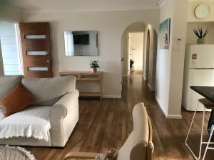 Image of Tumbi Cottage -Cheerful 3 Bedroom Home with Studio