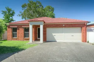 Image of Nathan Avenue Villa- comfortable, affordable townhouse with double garage - Three bedroom stylish townhouse with two queens, two singles and a trundle