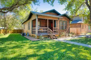 Image of Buffalo Haus - Downtown charm 2-bedroom bungalow