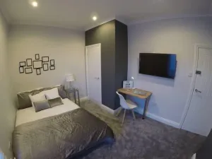 Image of Essex House 3 Bedrooms Workstays UK