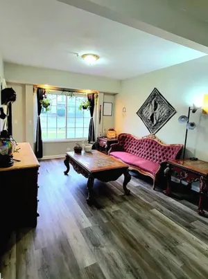 Image of Victorian Antique 1 Bdrm Ground Fl Apartment