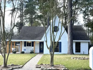 Image of 2300 Sq Ft, 4\/2 ❤️  2 Minutes From Lake Conroe