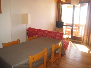 Image of Appartement cosy 5 pers avec balcon sud à l’Alpe d’Huez, skis aux pieds - FR-1-405-28