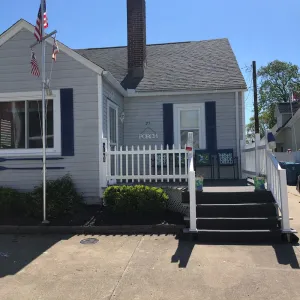 Image of Lake Erie Beach House In Quiet Communitty.