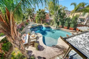 Image of Sleeps 10! 15min to wineries.Pet friendly,FREE  CHECK-IN 2pm, LARGE SALT W\/POOL