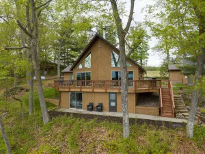 Image of Beautiful Lakeside Cabin on Long Lake