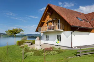 Image of Comfortable apartment embedded between lake and mountains