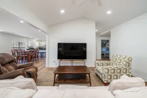 Image of 4BR Beautiful and Spacious Lakehouse