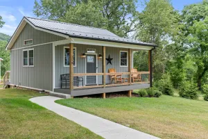Image of Black Walnut Cottage: A Romantic Couple's Cabin!