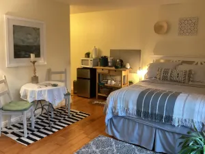 Image of Cozy studio super close to great hiking