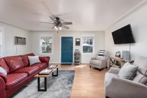 Image of American Oak Cottage | Pet Friendly | 6-min walk to Downtown Food, Wine, & More!