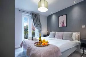 Image of Stylish Apartment - Close to the City Centre - Free Parking, Fast Wi-Fi and Smart TV with Netflix by Yoko Property