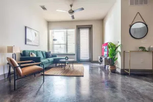 Image of Luxurious 2BR King Suite: Pool, Parking, Gym