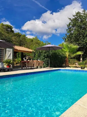 Image of fantastically located detached villa with private swimming pool for 8 people.