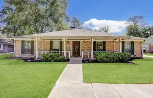 Image of Spacious 4BR for Groups - 3 min to Woodlands Mall, Concerts & More!