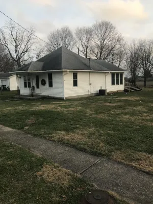 Image of Cozy little house in town with country view on backdeck.