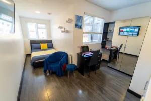 Image of Studio with free WiFi and 50” TV in SellyOak!