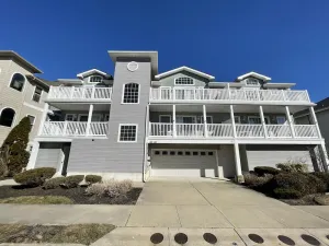 Image of Large Top Floor Unit Just Steps to the Beach and Boardwalk