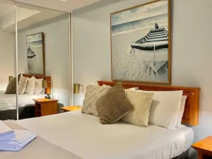 Image of 6 Executive Eastside Parking & Pool