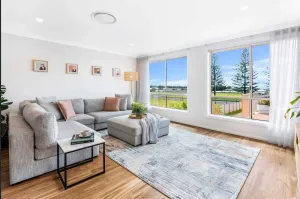 Image of Betty: Luxe at the seaside - Lake Illawarra foreshore and Warilla Beach