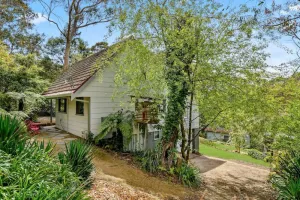 Image of Banksia Cottage, pretty cottage with garden