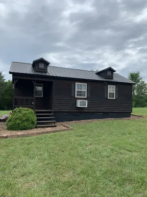 Image of Cozy Cabin with private back yard, located 5 min away from Dale Hollow Lake