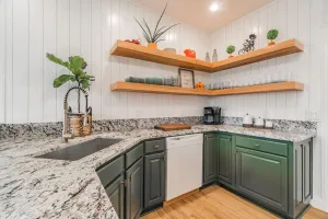 Image of Comfy, Clean & Crazy Close to Coler Creek