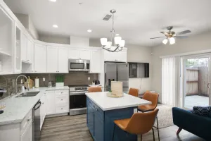 Image of Renovated and Modern 3bed 2.5bath near Downtown & UCD Med Center! 🏠
